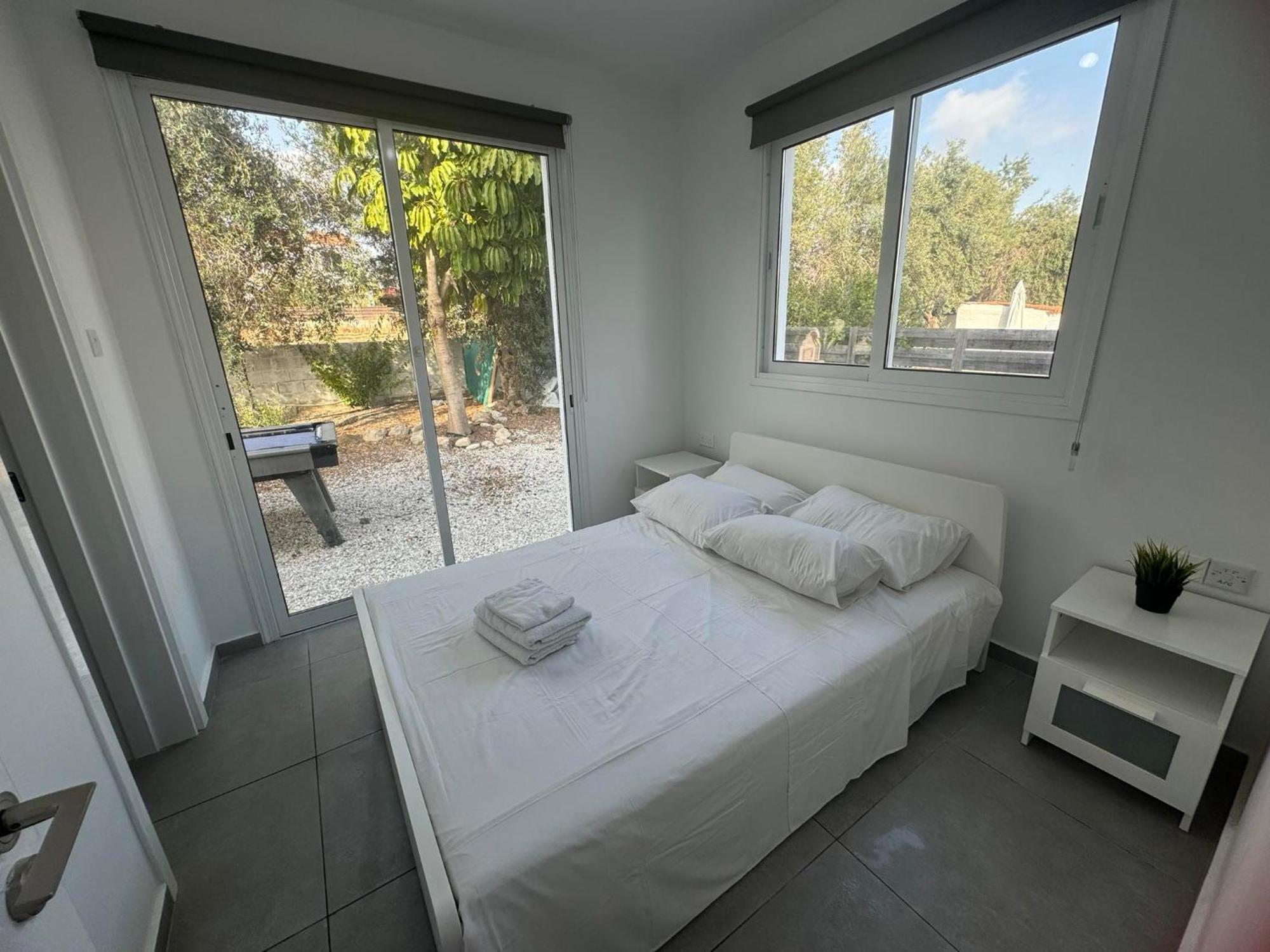 Villa Coralia Gardens 1Km From Coral Bay Beach Exterior photo